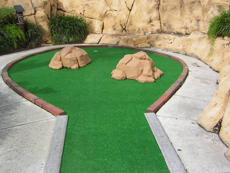 Tour Greens Synthetic Turf Putting Courses